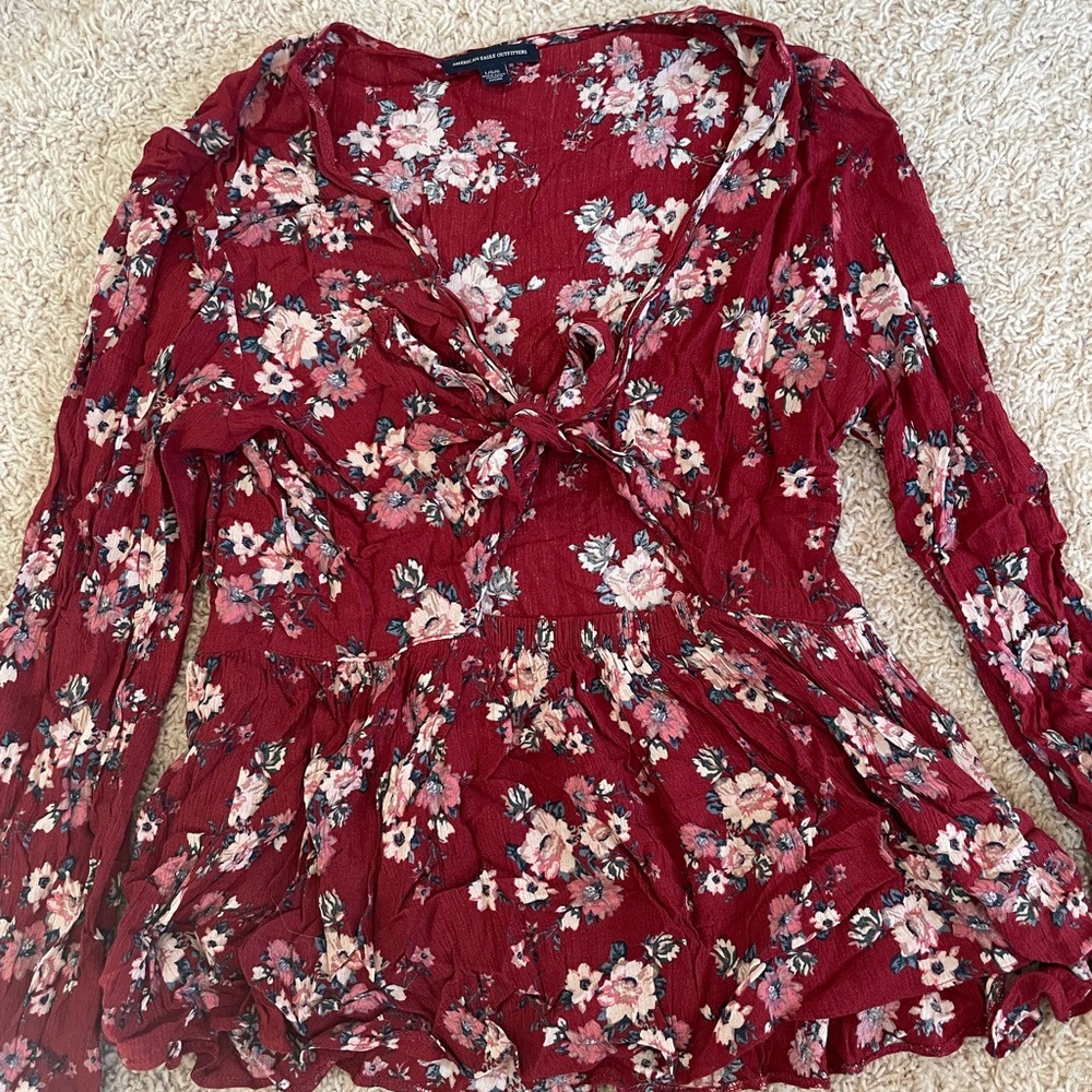 American Eagle key hole top
